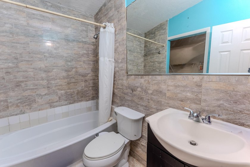 Spacious 4BR/2BA CBS home on a massive, fully fenced 9,000 SF - photo 8