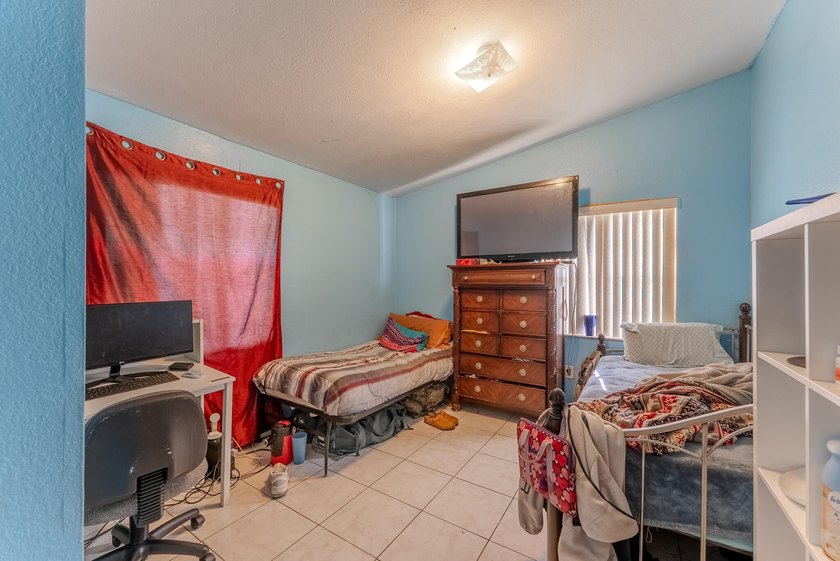 Spacious 4BR/2BA CBS home on a massive, fully fenced 9,000 SF - photo 9