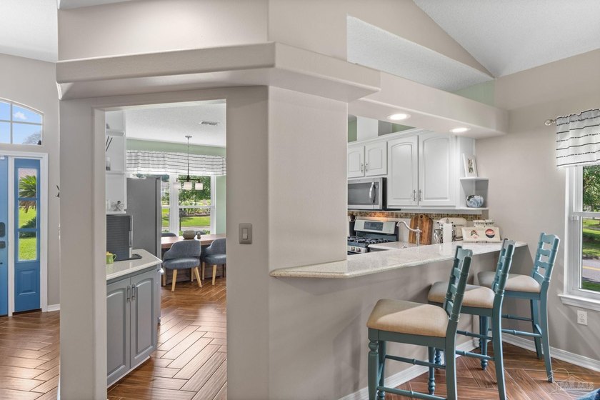 Welcome to this beautifully maintained solid brick home - photo 13