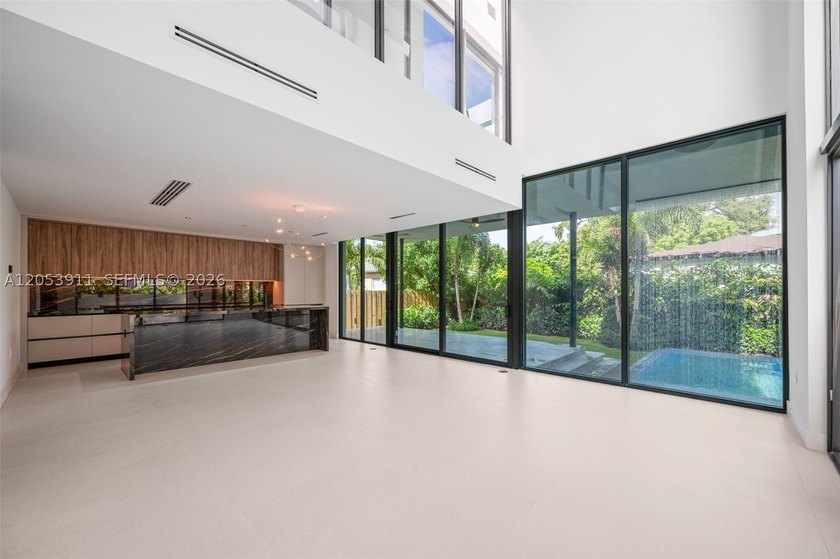 4-bedroom, 4-bath contemporary residence with an air-conditioned - photo 4