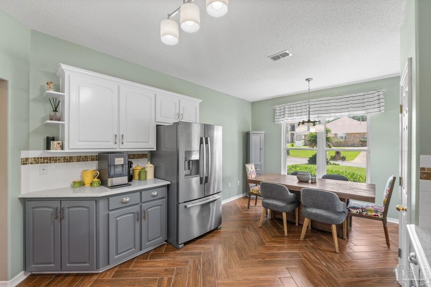 Welcome to this beautifully maintained solid brick home - photo 18
