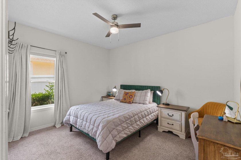 Welcome to this beautifully maintained solid brick home - photo 23