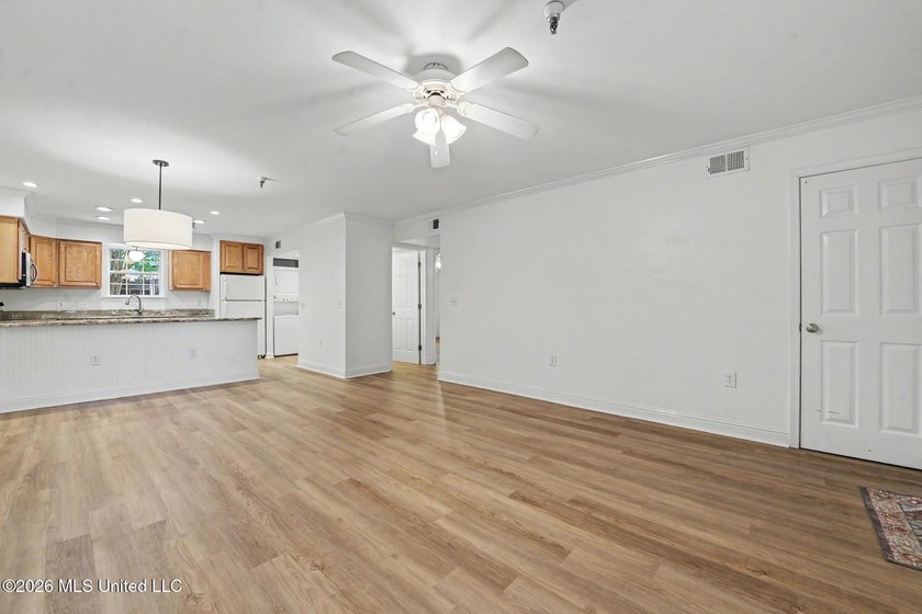 Enjoy coastal living in this beautifully updated first-floor - photo 5