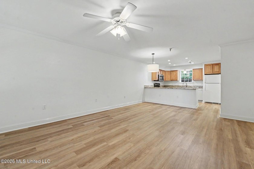 Enjoy coastal living in this beautifully updated first-floor - photo 6