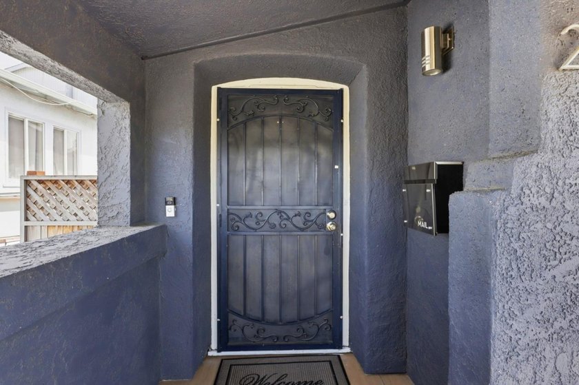 Welcome to this incredible 4 bedroom/3-full bath; 2,139 sq ft - photo 6