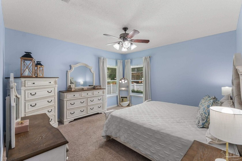 Welcome to this beautifully maintained solid brick home - photo 27