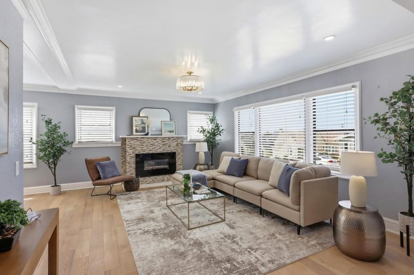 Welcome to this incredible 4 bedroom/3-full bath; 2,139 sq ft - photo 8