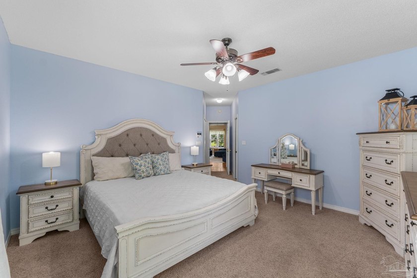 Welcome to this beautifully maintained solid brick home - photo 28