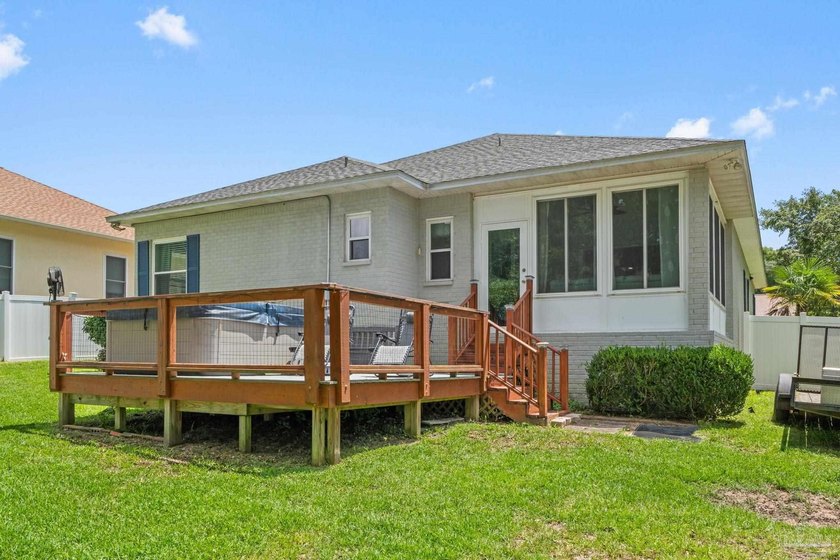 Welcome to this beautifully maintained solid brick home - photo 36