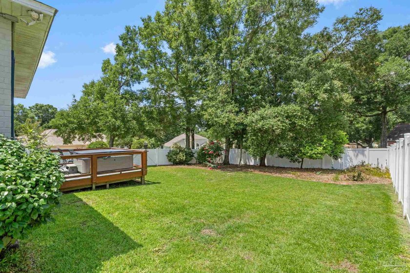 Welcome to this beautifully maintained solid brick home - photo 38