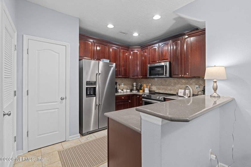 Well maintained 3 Bedroom/2.5 Bath Townhome with 1,773 sq. ft - photo 7