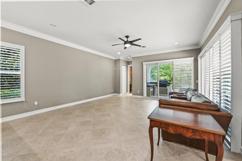 Welcome to this exceptional two-story estate in the exclusive - photo 21