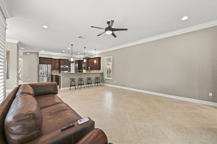 Welcome to this exceptional two-story estate in the exclusive - photo 22