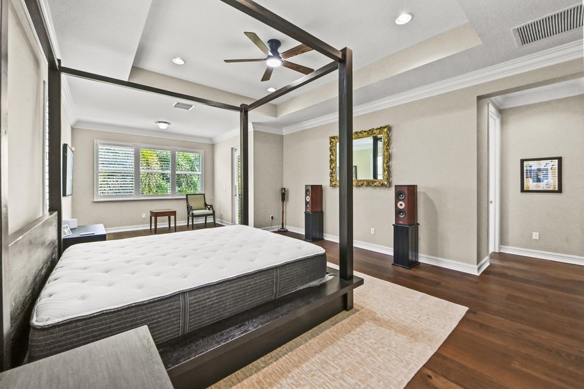Welcome to this exceptional two-story estate in the exclusive - photo 41