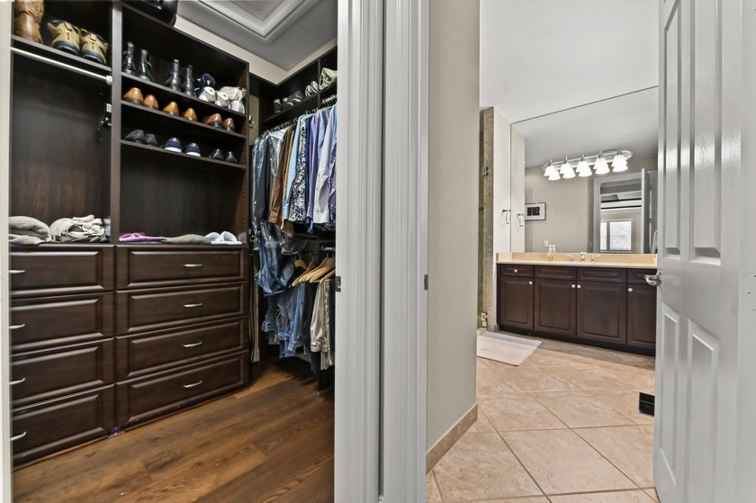 Welcome to this exceptional two-story estate in the exclusive - photo 44