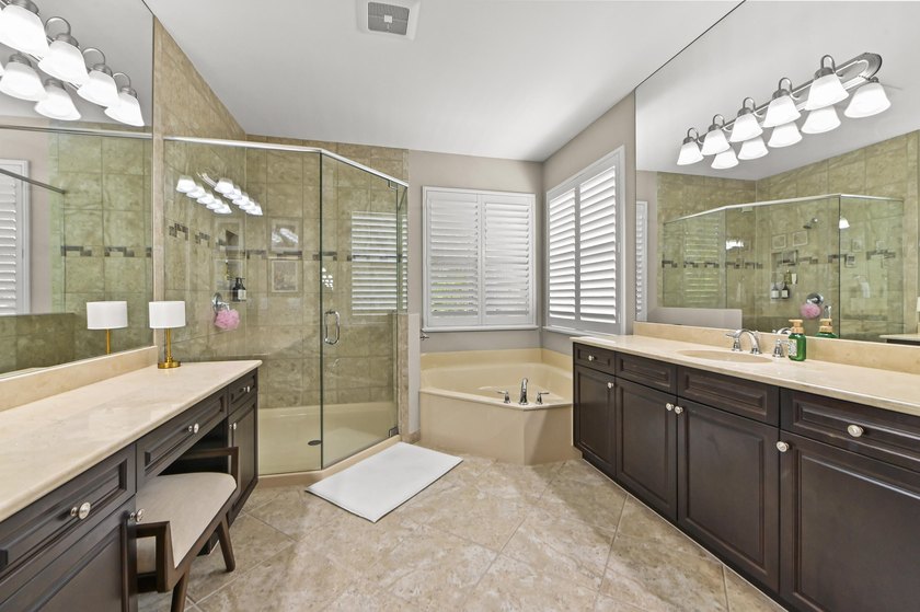 Welcome to this exceptional two-story estate in the exclusive - photo 46