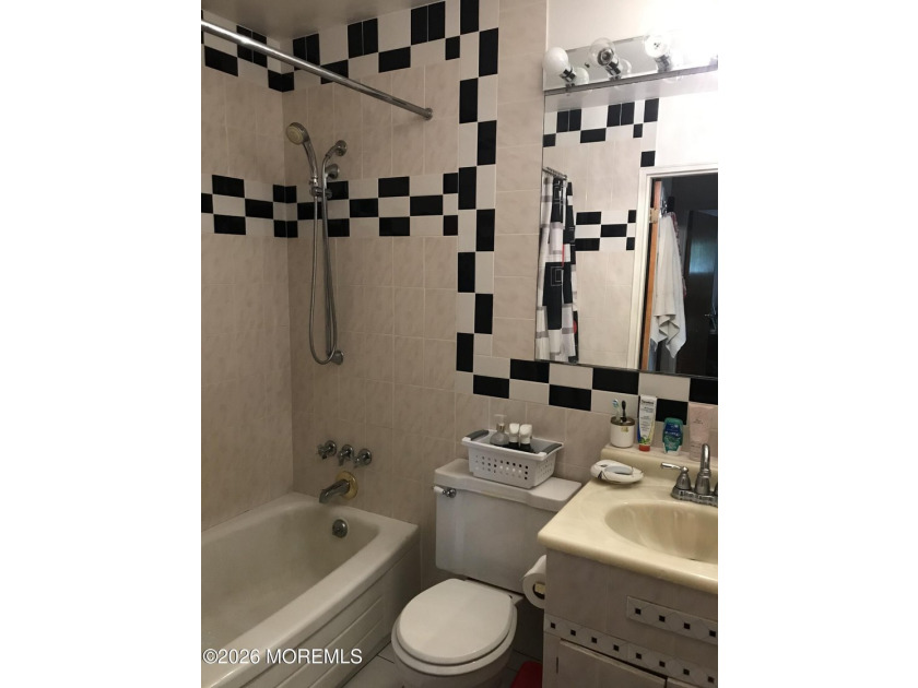 Pride of ownership abounds in this lovingly maintained 2 bedroom - photo 15