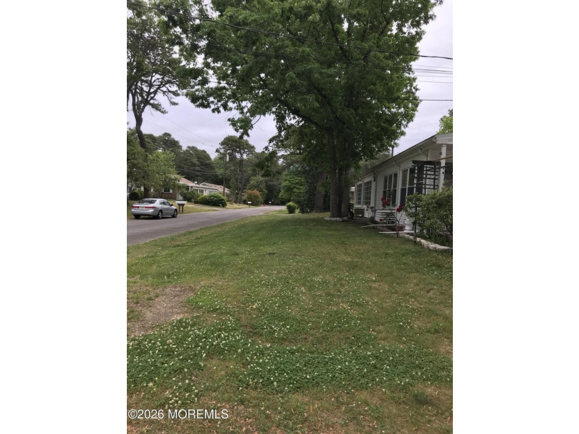 Pride of ownership abounds in this lovingly maintained 2 bedroom - photo 22