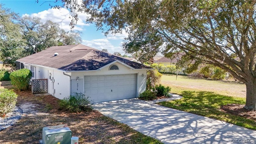 This stunning 3-bedroom, 2-bathroom home in the desirable Citrus - photo 2