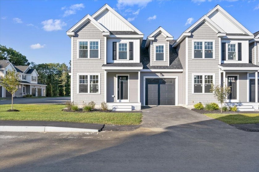 Like-new luxury 2-bedroom, 2.5-bath end-unit townhome in an - photo 3