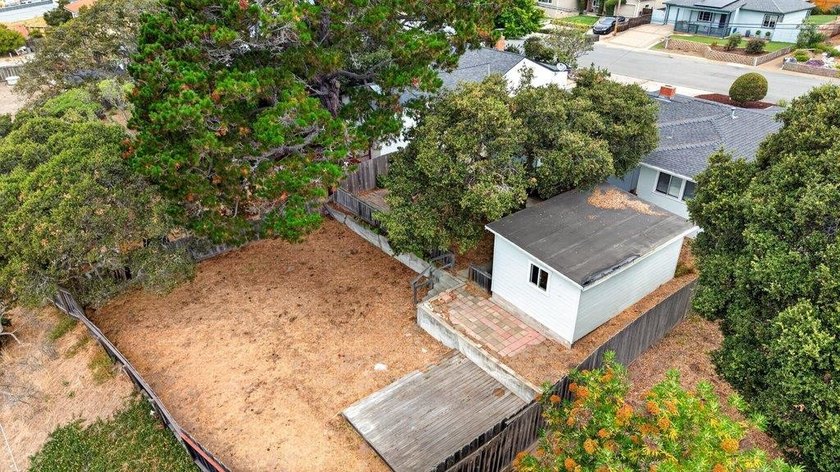 Welcome to this well-maintained 3-bedroom, 2-bath home offering - photo 20