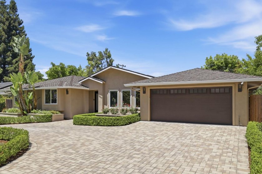 Nestled in the highly sought-after Saratoga Woods neighborhood - photo 3