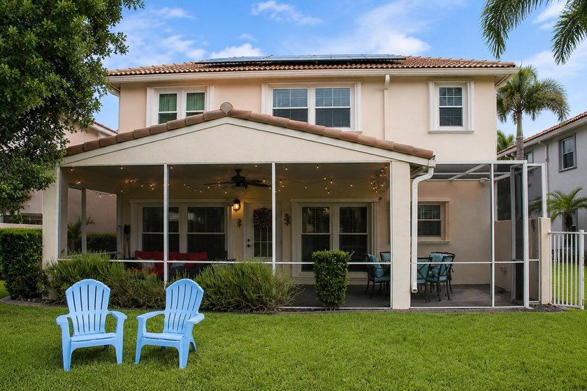 Welcome to this beautifully maintained 3-bedroom, 2.5-bath home - photo 4