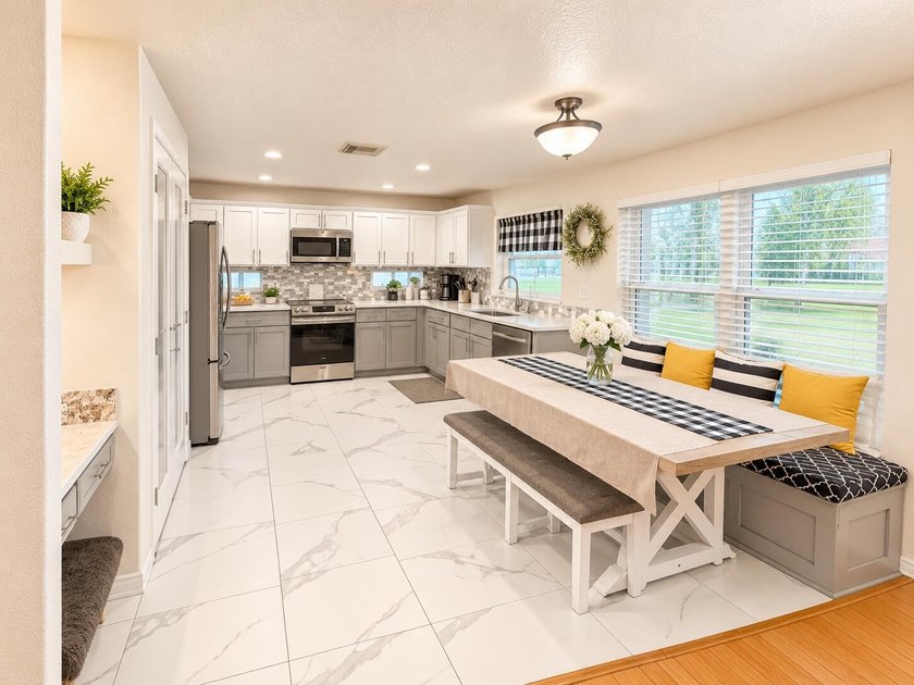 Welcome to this beautifully maintained 3-bedroom, 2.5-bath home - photo 9