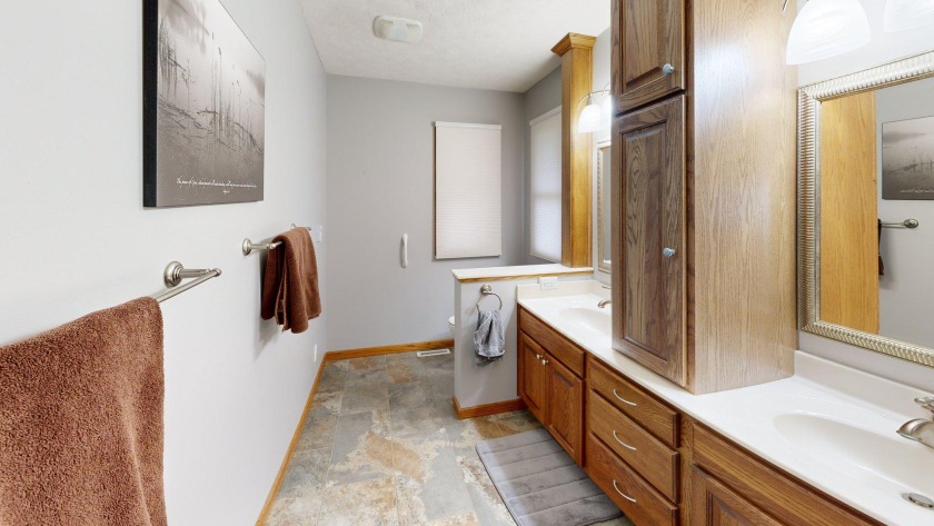 Exquisitely maintained ranch-style home. SOLD - photo 27