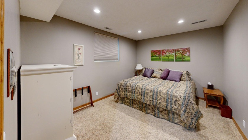 Exquisitely maintained ranch-style home. SOLD - photo 30