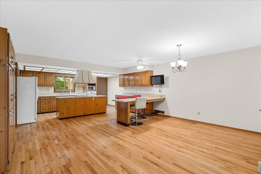 Beautiful home featuring 4 oversized bedrooms and 3.5 baths - photo 13