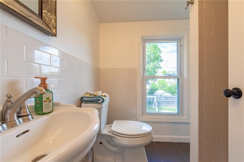 15 Gage Street, Warwick This one is a keeper! Lovely dormered - photo 17