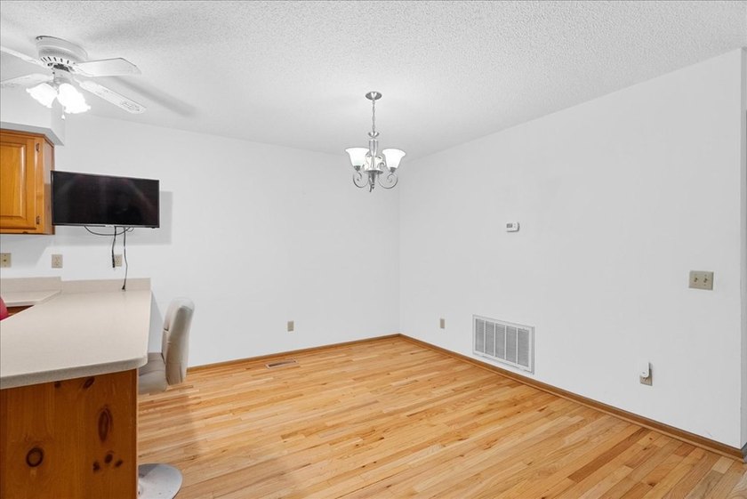 Beautiful home featuring 4 oversized bedrooms and 3.5 baths - photo 20