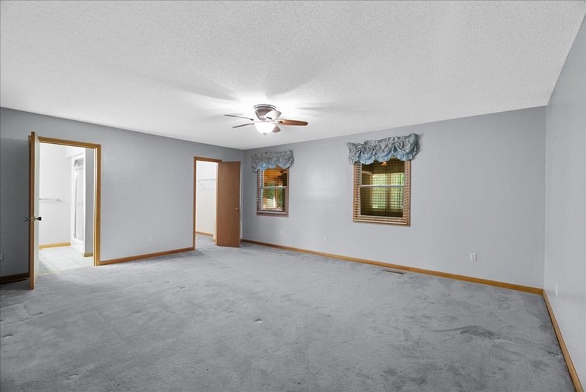 Beautiful home featuring 4 oversized bedrooms and 3.5 baths - photo 27