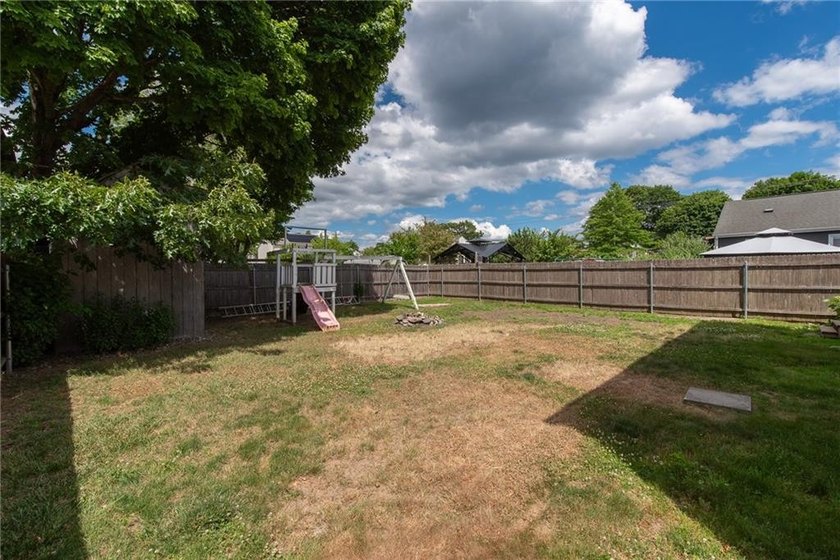15 Gage Street, Warwick This one is a keeper! Lovely dormered - photo 33