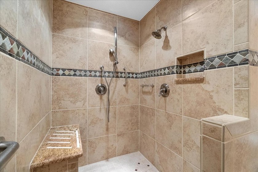 Beautiful home featuring 4 oversized bedrooms and 3.5 baths - photo 34