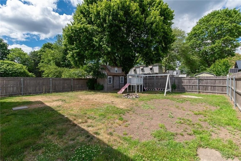 15 Gage Street, Warwick This one is a keeper! Lovely dormered - photo 34