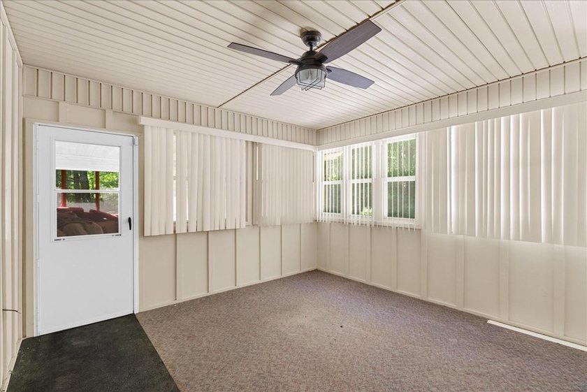 Beautiful home featuring 4 oversized bedrooms and 3.5 baths - photo 41