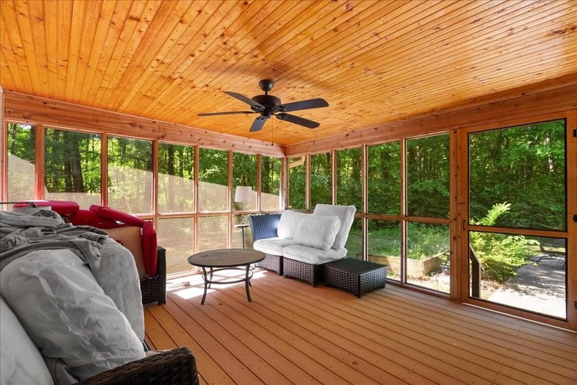 Beautiful home featuring 4 oversized bedrooms and 3.5 baths - photo 42