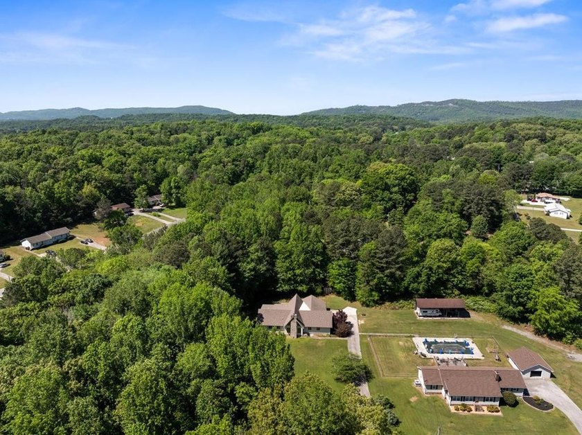 Beautiful home featuring 4 oversized bedrooms and 3.5 baths - photo 48