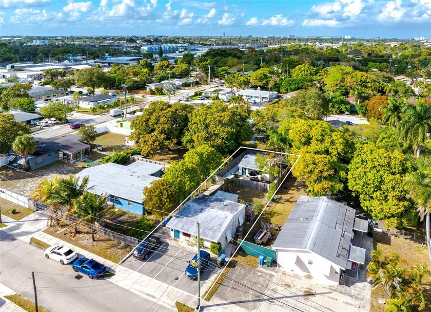 2 separate units / duplex. One in front one in back. One unit is - photo 2