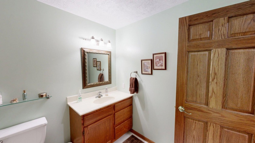 Exquisitely maintained ranch-style home. SOLD - photo 4