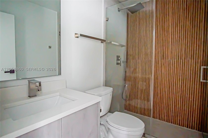 Beautifully maintained townhome in Pine Island Ridge (Woodvale) - photo 10