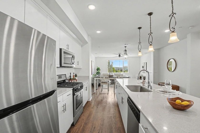 Refreshed &amp; Move-In Ready in Playa Del Sol!Step into this - photo 12