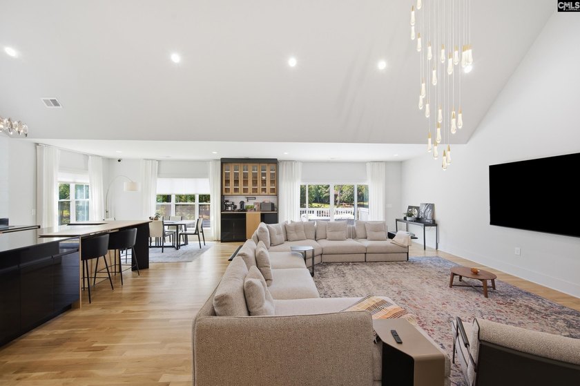 SEE VIRTUAL TOUR. Welcome to 52 Melrose Place in the highly - photo 14