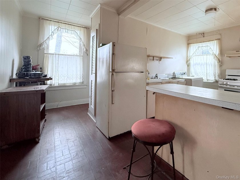 Set on approximately 0.20 acres in a desirable Larchmont - photo 14