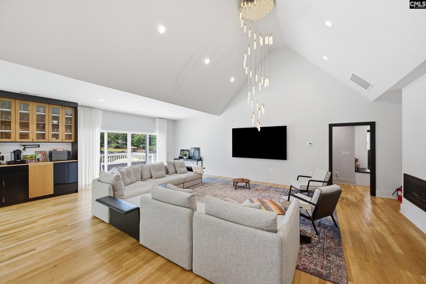 SEE VIRTUAL TOUR. Welcome to 52 Melrose Place in the highly - photo 15