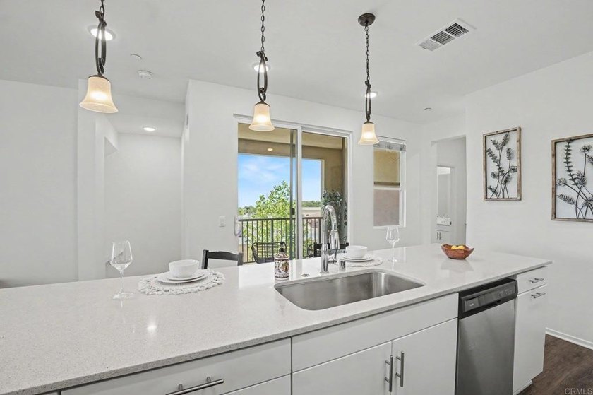 Refreshed &amp; Move-In Ready in Playa Del Sol!Step into this - photo 15