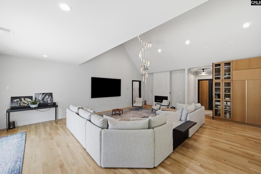 SEE VIRTUAL TOUR. Welcome to 52 Melrose Place in the highly - photo 16