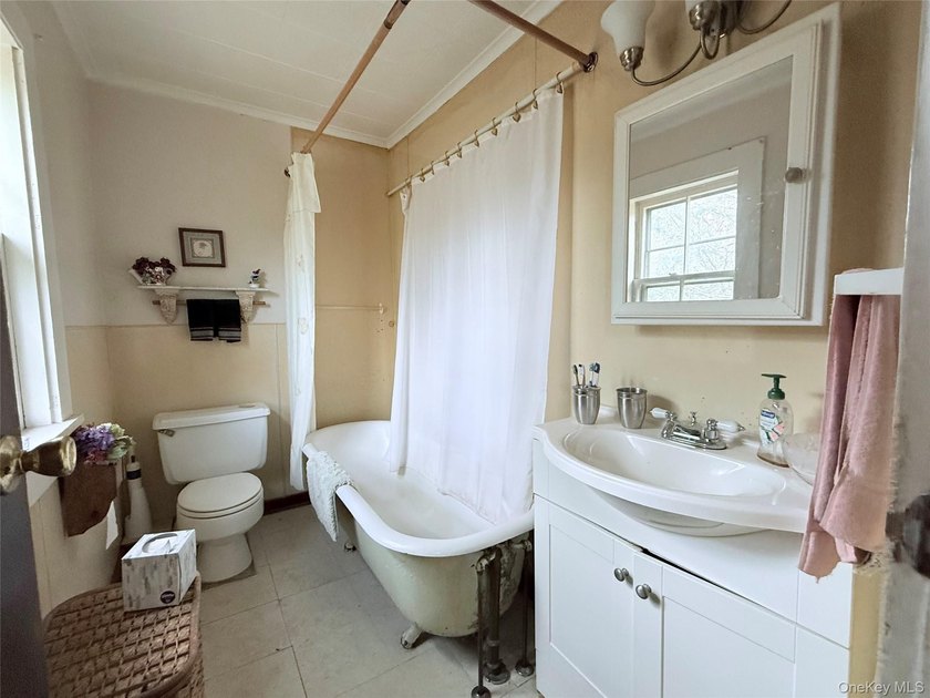 Set on approximately 0.20 acres in a desirable Larchmont - photo 17